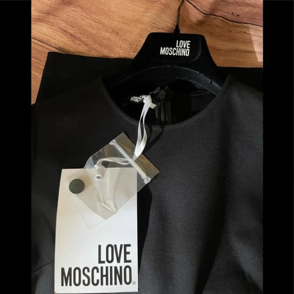 LOVE Moschino Sleeveless Dress w/ Double Heart Belt, Size 42IT/6US, Black, NWT - Picture 9 of 10